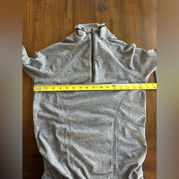 Athleta Fastest Track Gray Long Sleeve Quarter-Zip Pullover- size Medium - Picture 6 of 7